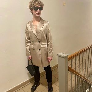 Shiney double breasted jacket.